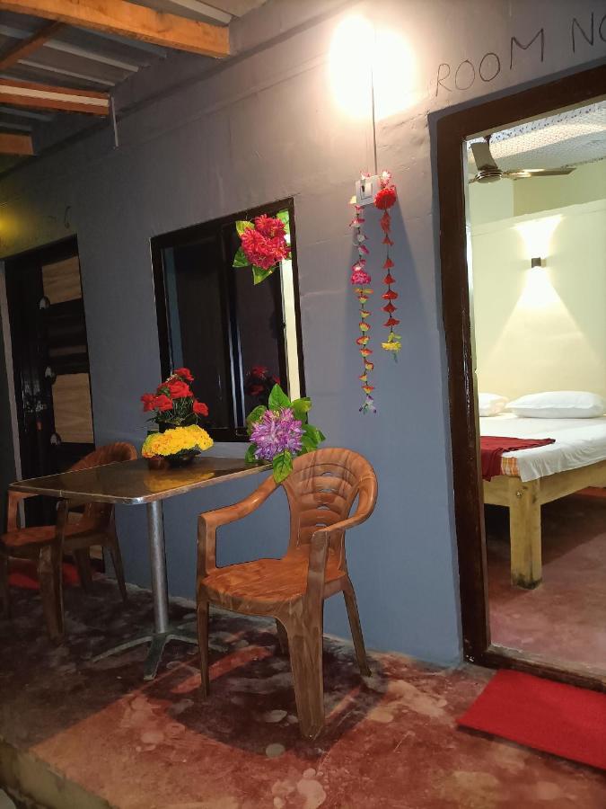 Om D S Cafe 51 & Beach Stay Gokarna  Eksteriør billede
