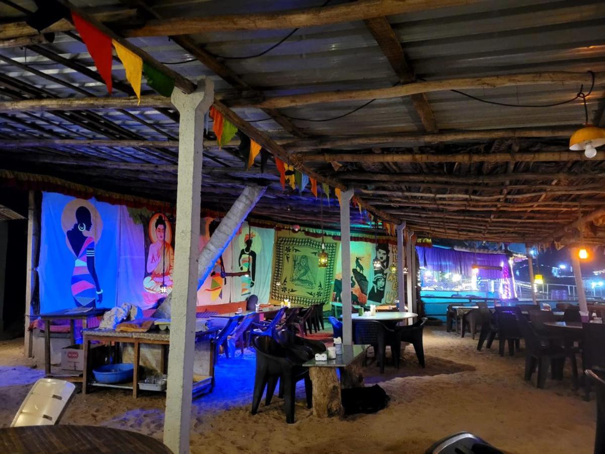Om D S Cafe 51 & Beach Stay Gokarna  Eksteriør billede